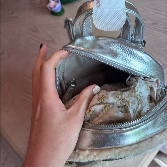 Guess mini backpack - Picture 3 of 3